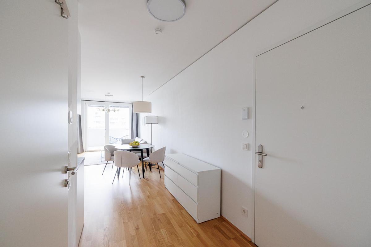 Lovely Apartment In Marina Tower - 10Min To City Center Wien Ngoại thất bức ảnh