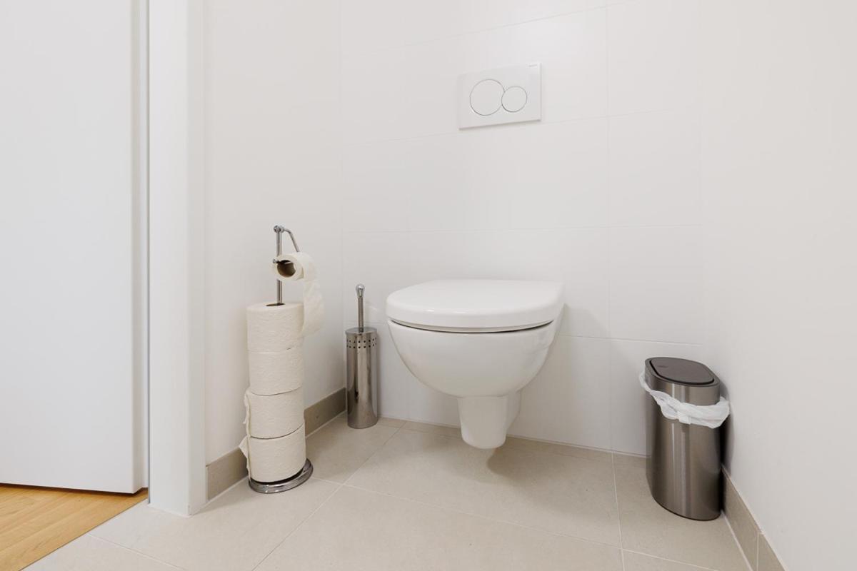 Lovely Apartment In Marina Tower - 10Min To City Center Wien Ngoại thất bức ảnh