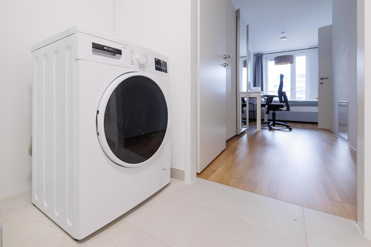 Lovely Apartment In Marina Tower - 10Min To City Center Wien Ngoại thất bức ảnh