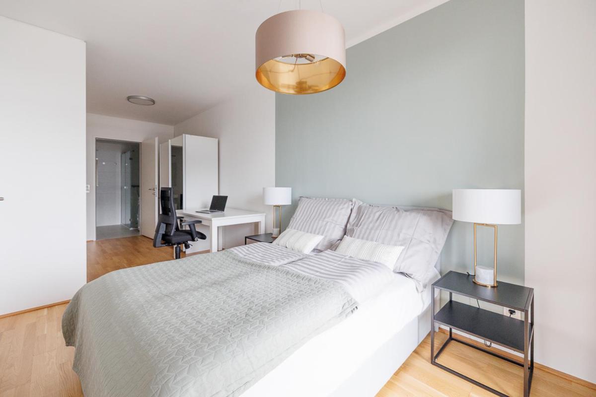 Lovely Apartment In Marina Tower - 10Min To City Center Wien Ngoại thất bức ảnh