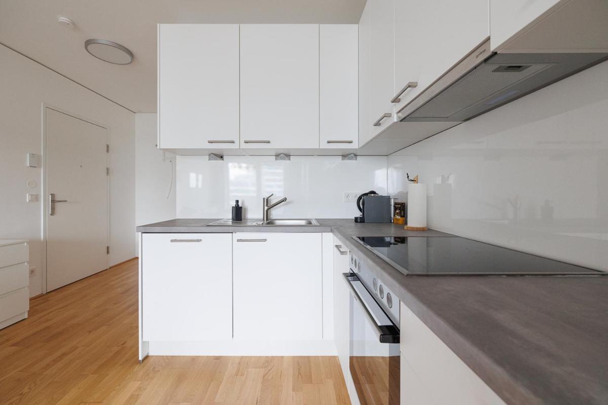 Lovely Apartment In Marina Tower - 10Min To City Center Wien Ngoại thất bức ảnh