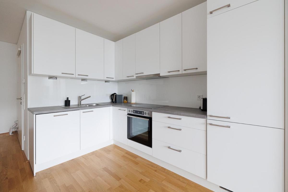 Lovely Apartment In Marina Tower - 10Min To City Center Wien Ngoại thất bức ảnh